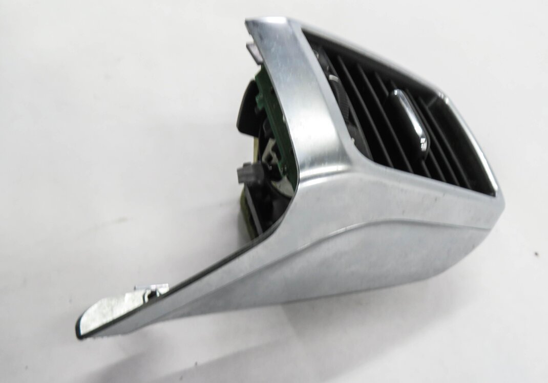 Thumbnail 5: 2010 PORSCHE PANAMERA (970) LEFT REAR HEATER A/C AIR VENT