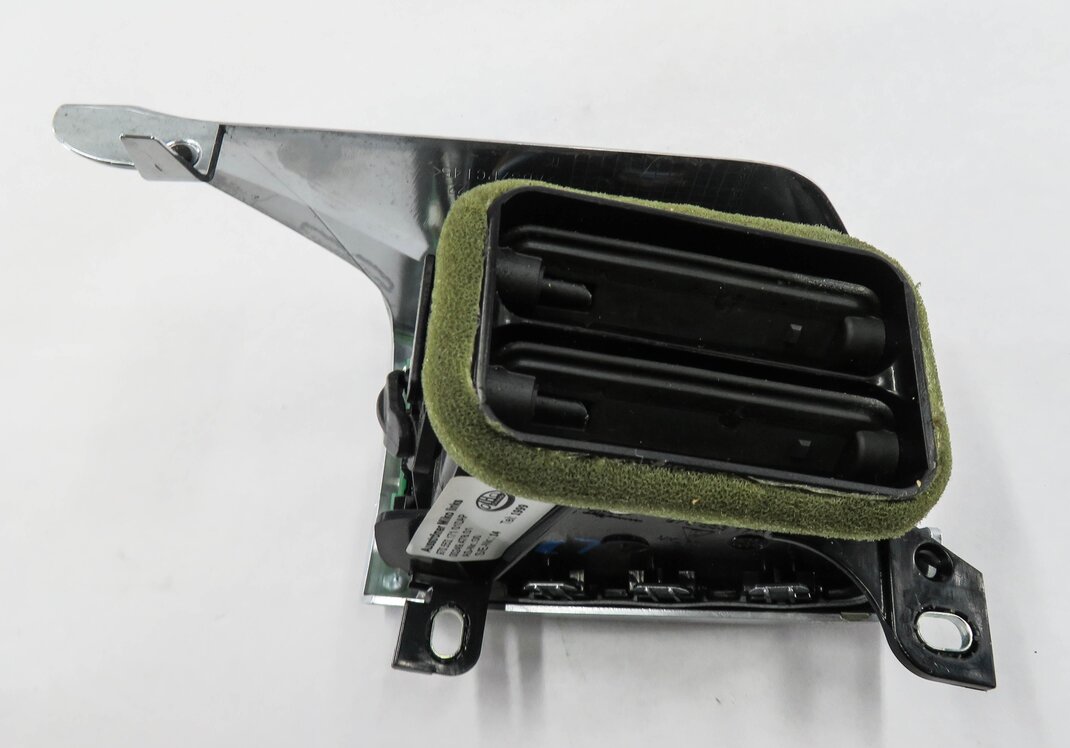 Thumbnail 6: 2010 PORSCHE PANAMERA (970) LEFT REAR HEATER A/C AIR VENT