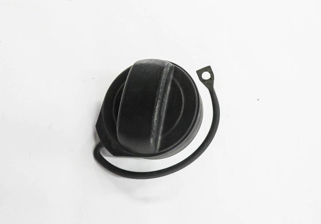 Thumbnail 4: 2010 PORSCHE PANAMERA (970 G1) GAS CAP FUEL TANK FILLER SCREW TOP LID