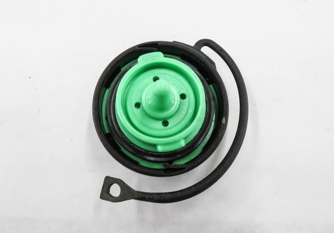 Thumbnail 5: 2010 PORSCHE PANAMERA (970 G1) GAS CAP FUEL TANK FILLER SCREW TOP LID