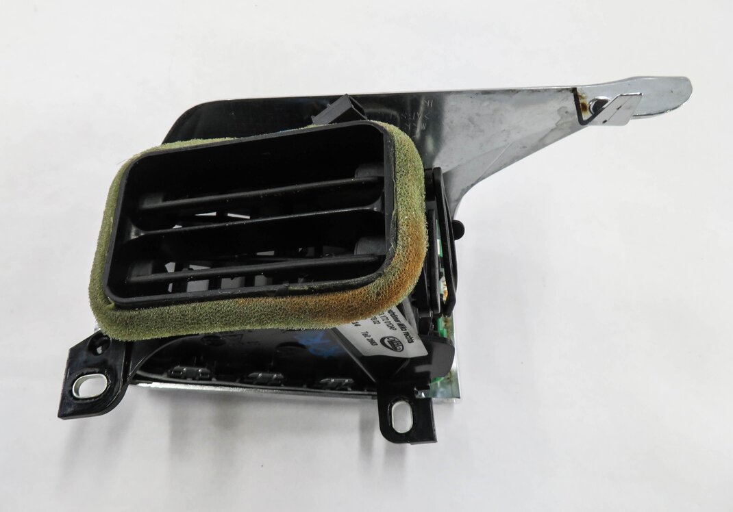 Thumbnail 5: 2010 PORSCHE PANAMERA (970) RIGHT REAR HEATER A/C AIR VENT