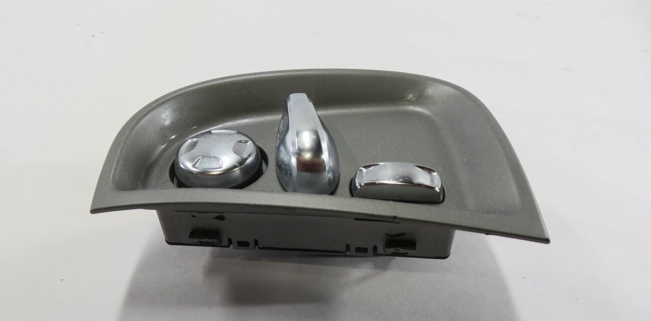 Thumbnail 2: 2010 PORSCHE PANAMERA (970) RIGHT FRONT PASSENGER SEAT ADJUSTMENT SWITCH