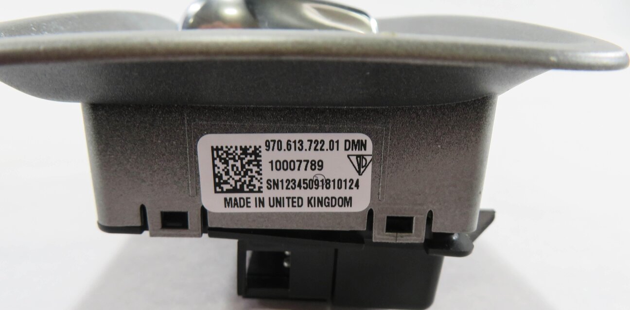Thumbnail 4: 2010 PORSCHE PANAMERA (970) RIGHT FRONT PASSENGER SEAT ADJUSTMENT SWITCH