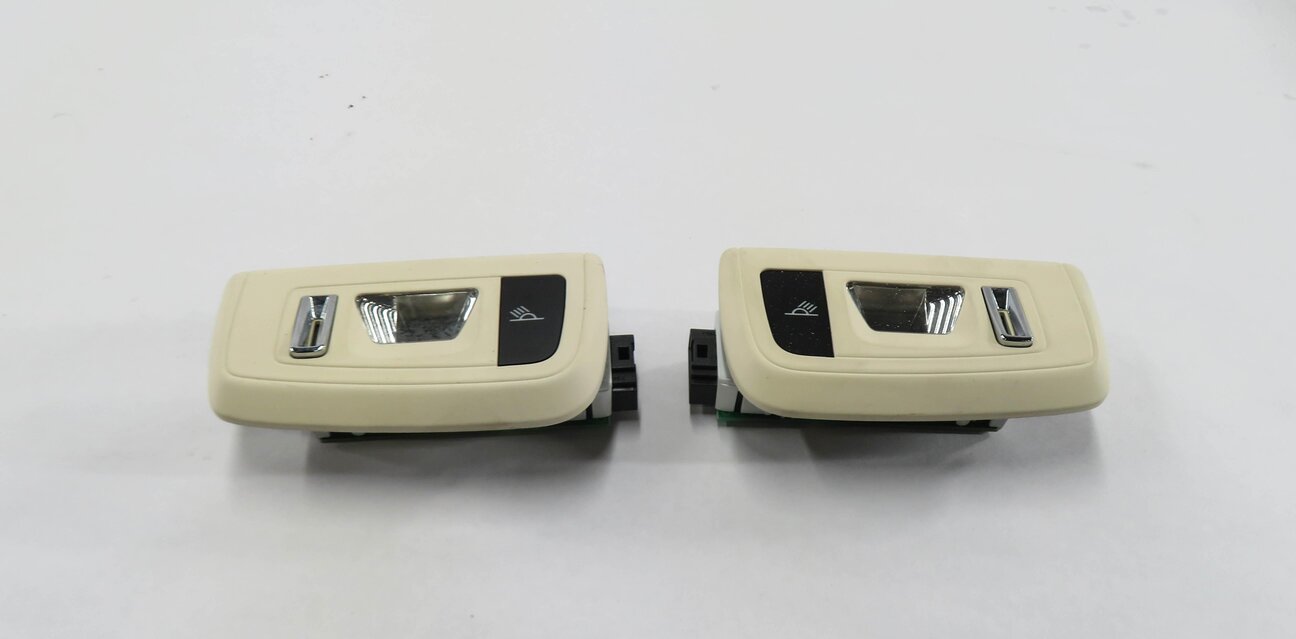 Thumbnail 2: 2010 PORSCHE PANAMERA (970 G1) REAR LEFT & RIGHT DOMELIGHT SET-2 (CREAM)