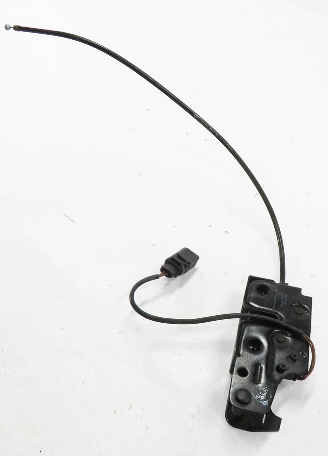 Thumbnail 2: 2011 AUDI Q7 (4L) FRONT LOWER HOOD LOCK LATCH STRIKER PLATE w/ CABLE