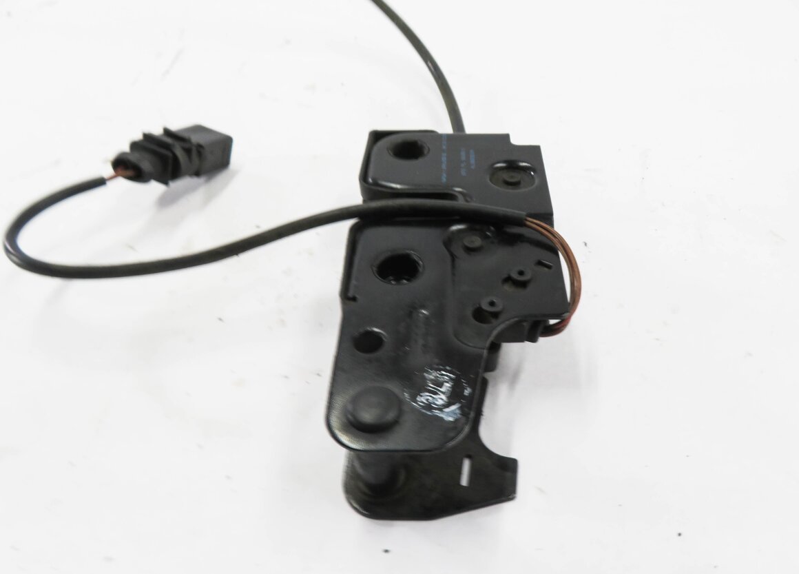 Thumbnail 4: 2011 AUDI Q7 (4L) FRONT LOWER HOOD LOCK LATCH STRIKER PLATE w/ CABLE