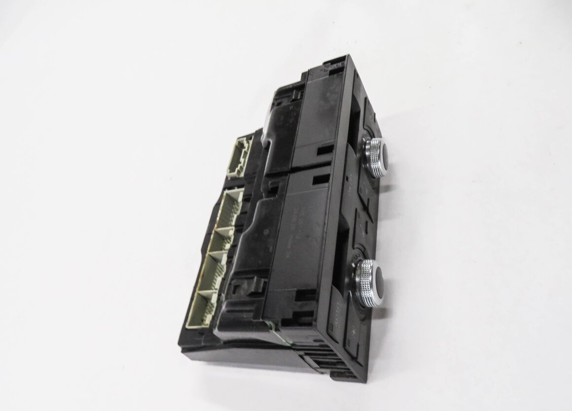 Thumbnail 4: 2010-2012 AUDI Q7 (4L) REAR HEATER A/C TEMPERATURE CONTROL PANEL w/ HEATED SEAT
