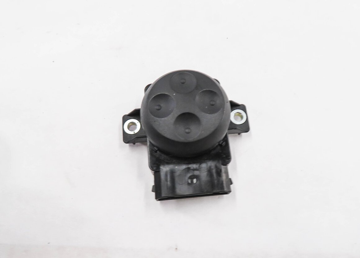 Thumbnail 5: 2011 AUDI Q7 (4L) LEFT FRONT DRIVER SEAT ADJUSTMENT SWITCH