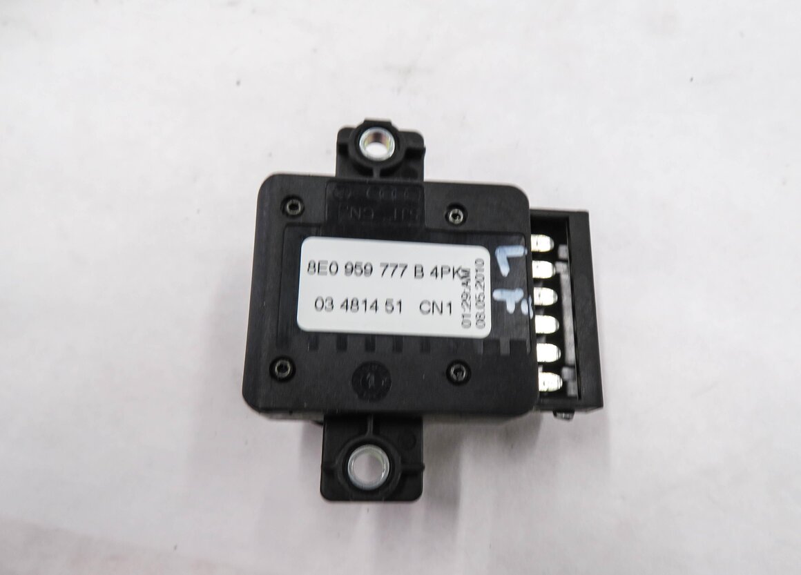 Thumbnail 6: 2011 AUDI Q7 (4L) LEFT FRONT DRIVER SEAT ADJUSTMENT SWITCH
