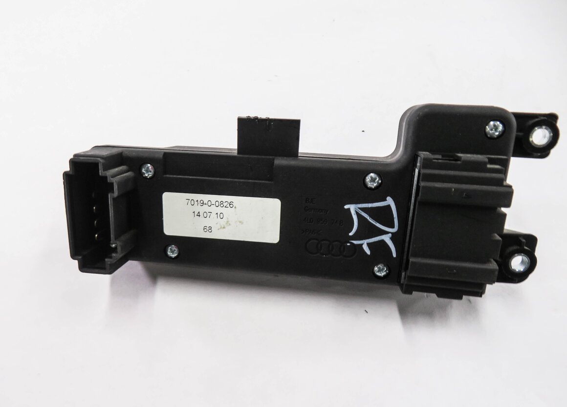 Thumbnail 8: 2011 AUDI Q7 (4L) RIGHT FRONT PASSENGER SEAT ADJUSTMENT SWITCH CONTROL
