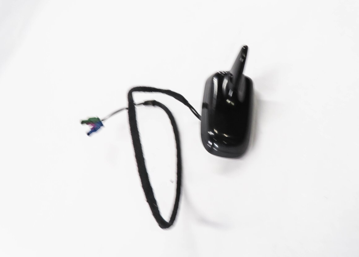 Thumbnail 3: 2010-2011 AUDI Q7 (4L) RADIO STEREO GPS NAVIGATION ANTENNA (ORCA BLACK METALLIC)