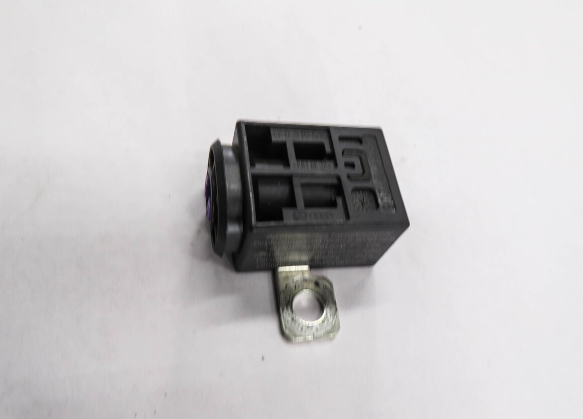 Thumbnail 4: 2011 AUDI Q7 (4L) POSITIVE BATTERY OVERLOAD PROTECTION SENSOR SWITCH