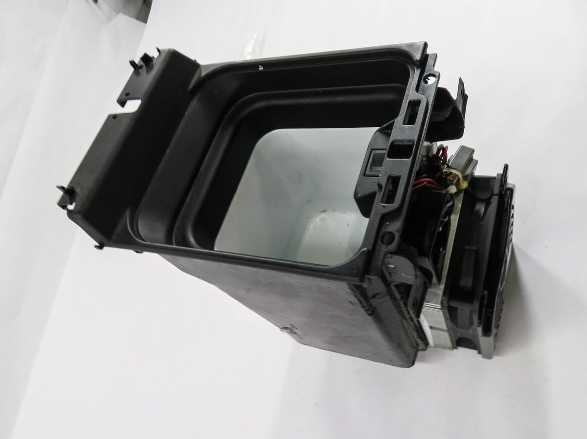 Thumbnail 2: 2006 RANGE ROVER SPORT (L320) FRONT CENTER CONSOLE REFRIGERATOR COOLER INSERT