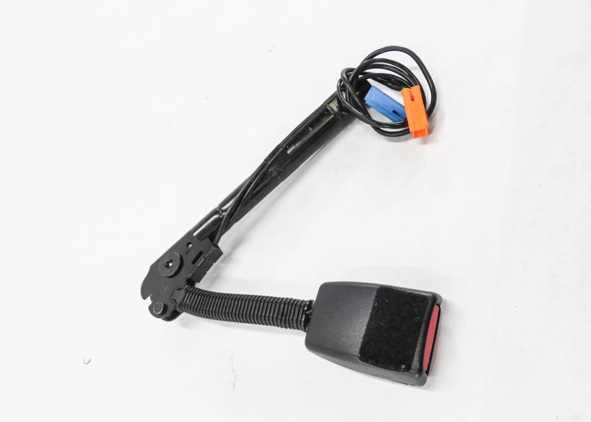 Thumbnail 3: 2005-2006 LR3 / RANGE ROVER SPORT (L320) RIGHT FRONT SEATBELT BUCKLE RECEIVER