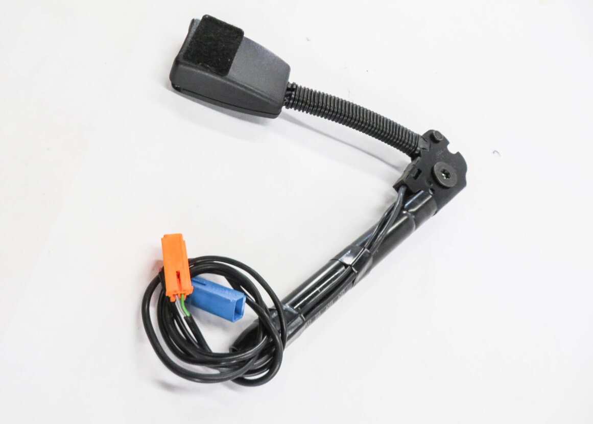 Thumbnail 4: 2005-2006 LR3 / RANGE ROVER SPORT (L320) RIGHT FRONT SEATBELT BUCKLE RECEIVER