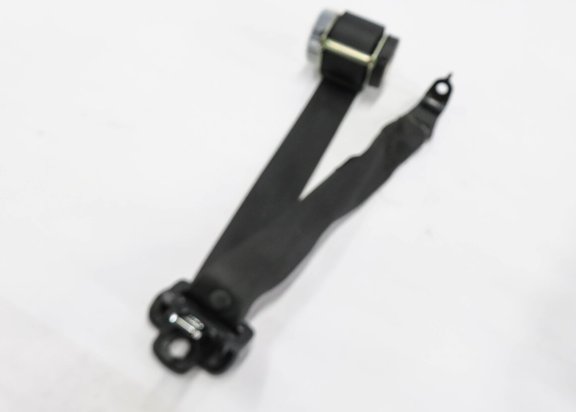 2006 RANGE ROVER SPORT (L320) REAR 2nd ROW SEAT - LEFT SEATBELT RETRACTOR BLACK