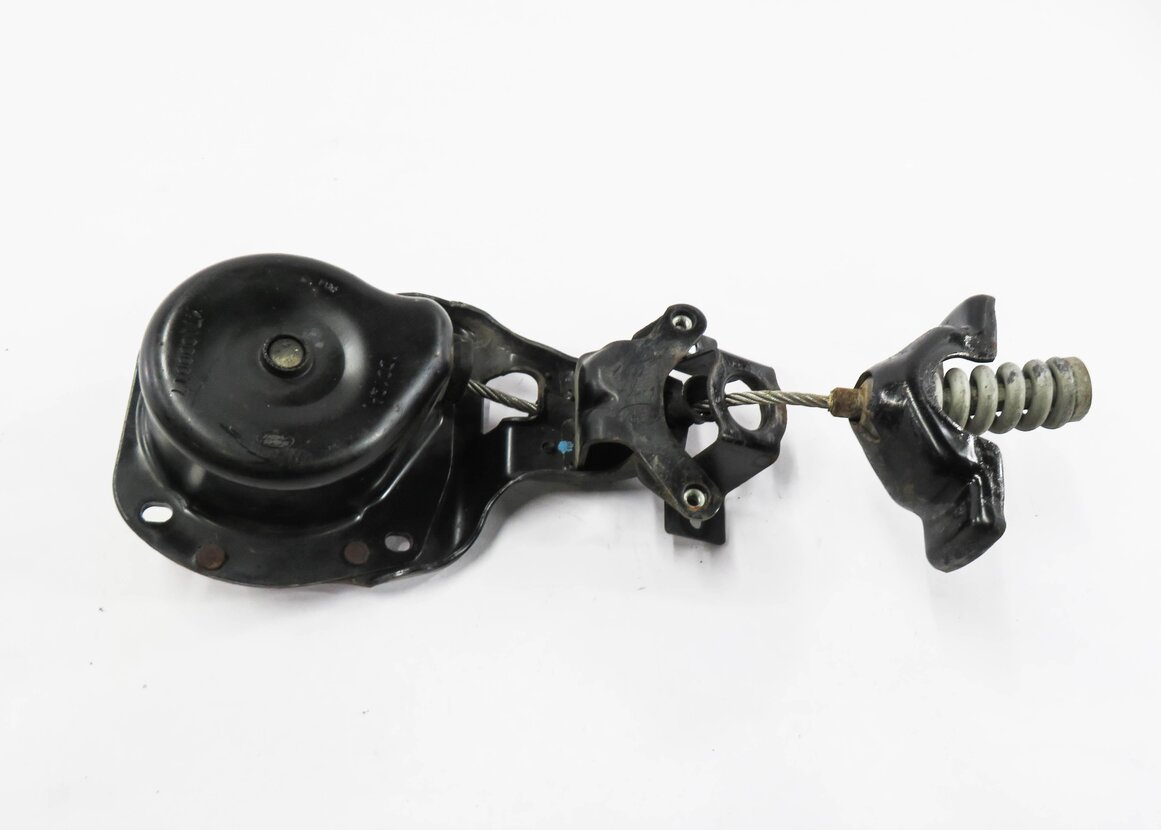 Thumbnail 2: 2006 RANGE ROVER SPORT (L320) EMERGENCY SPARE TIRE CARRIER WINCH HOLDER