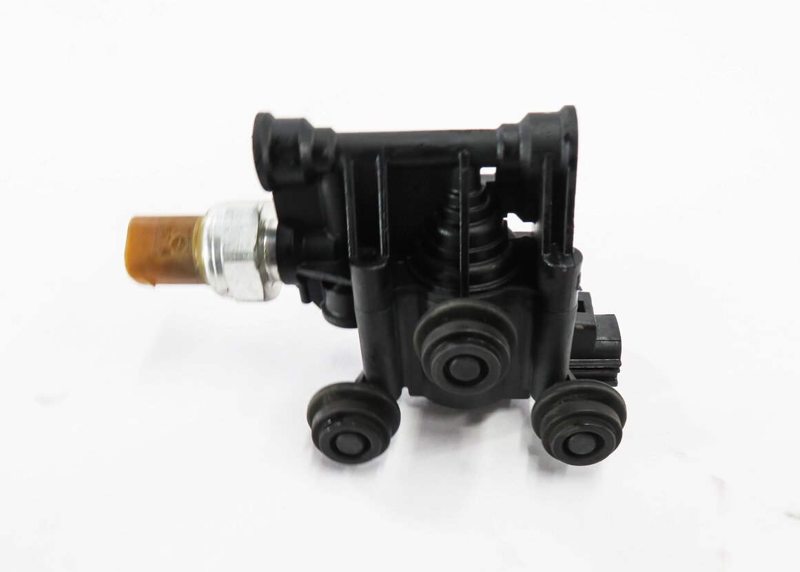 Thumbnail 5: 2006 RANGE ROVER SPORT (L320) AIR SUSPENSION VALVE BLOCK SET-3