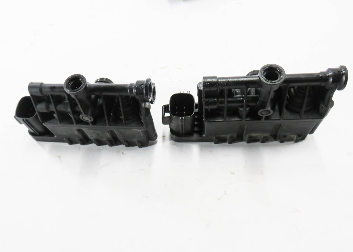 Thumbnail 8: 2006 RANGE ROVER SPORT (L320) AIR SUSPENSION VALVE BLOCK SET-3