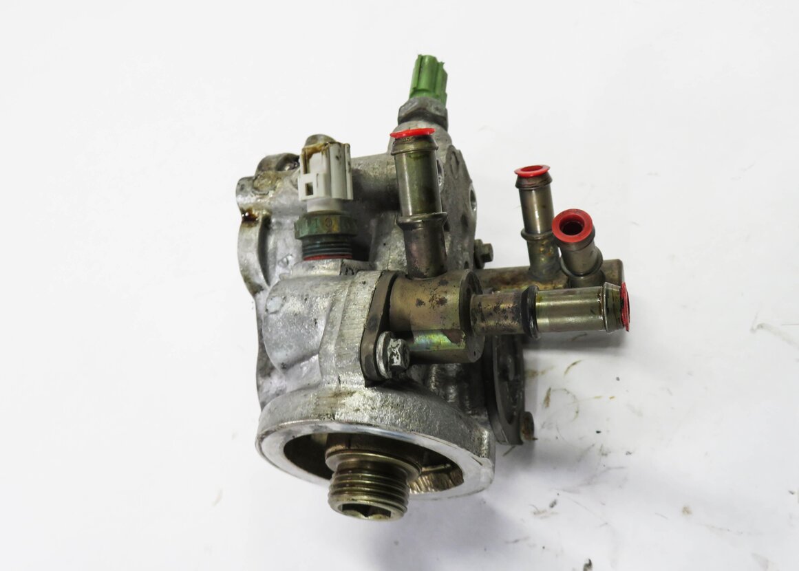 Thumbnail 3: 2006 RANGE ROVER SPORT (L320) 4.2L SUPERCHARGED ENGINE - OIL FILTER ADAPTER