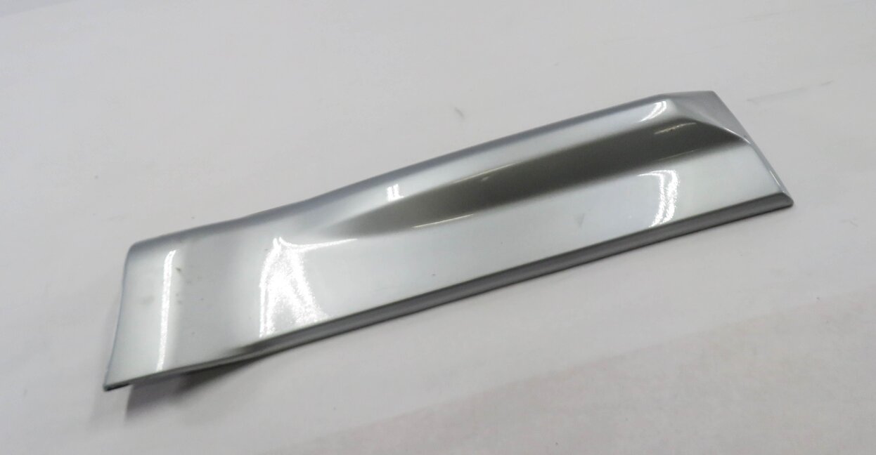 2006 RANGE ROVER SPORT (L320) LEFT REAR DOOR RUNNER TRIM MOULDING (SILVER)