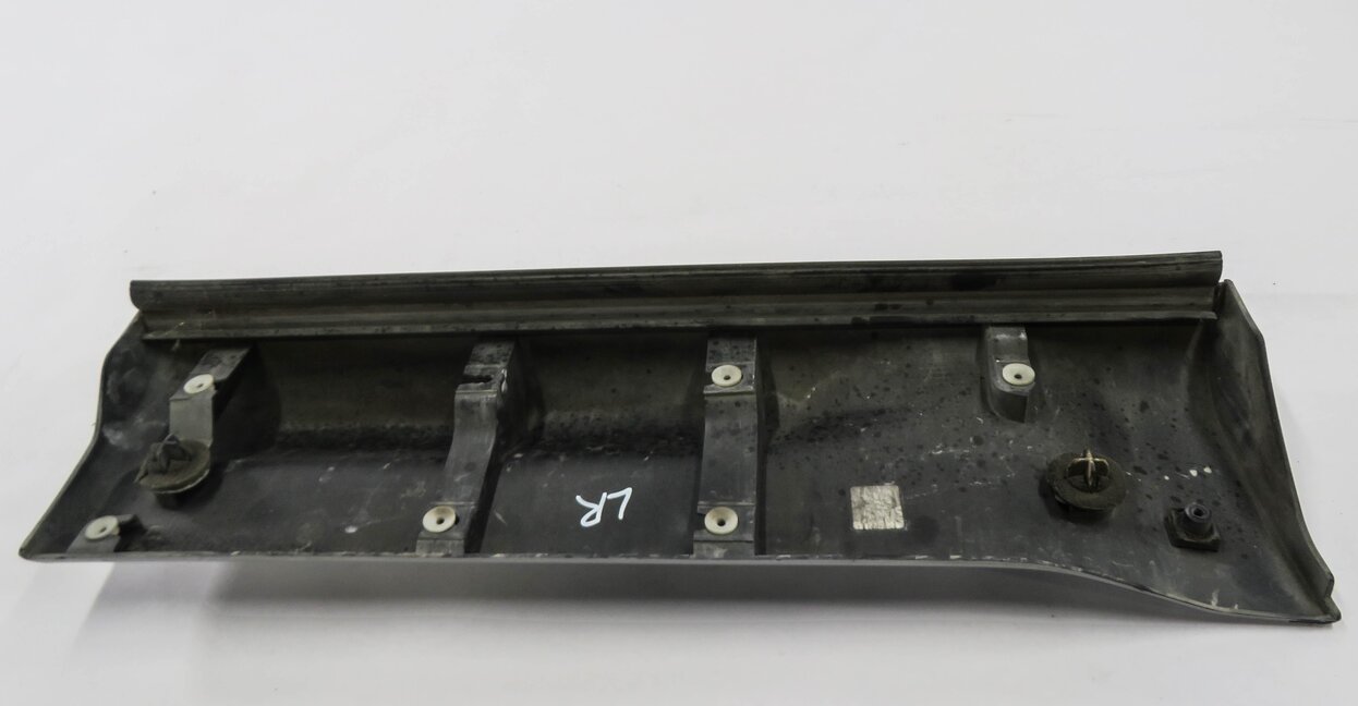 Thumbnail 6: 2006 RANGE ROVER SPORT (L320) LEFT REAR DOOR RUNNER TRIM MOULDING (SILVER)