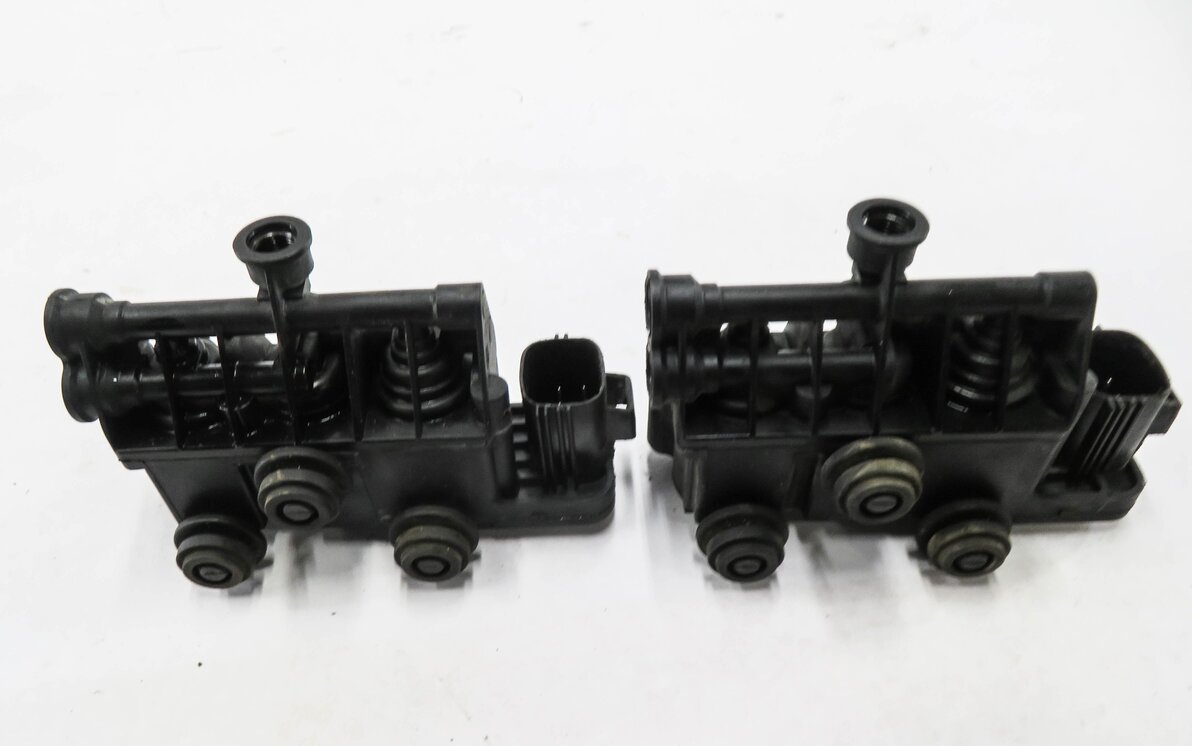 Thumbnail 5: 2008 RANGE ROVER SPORT (L320) AIR SUSPENSION VALVE BLOCK SET-3