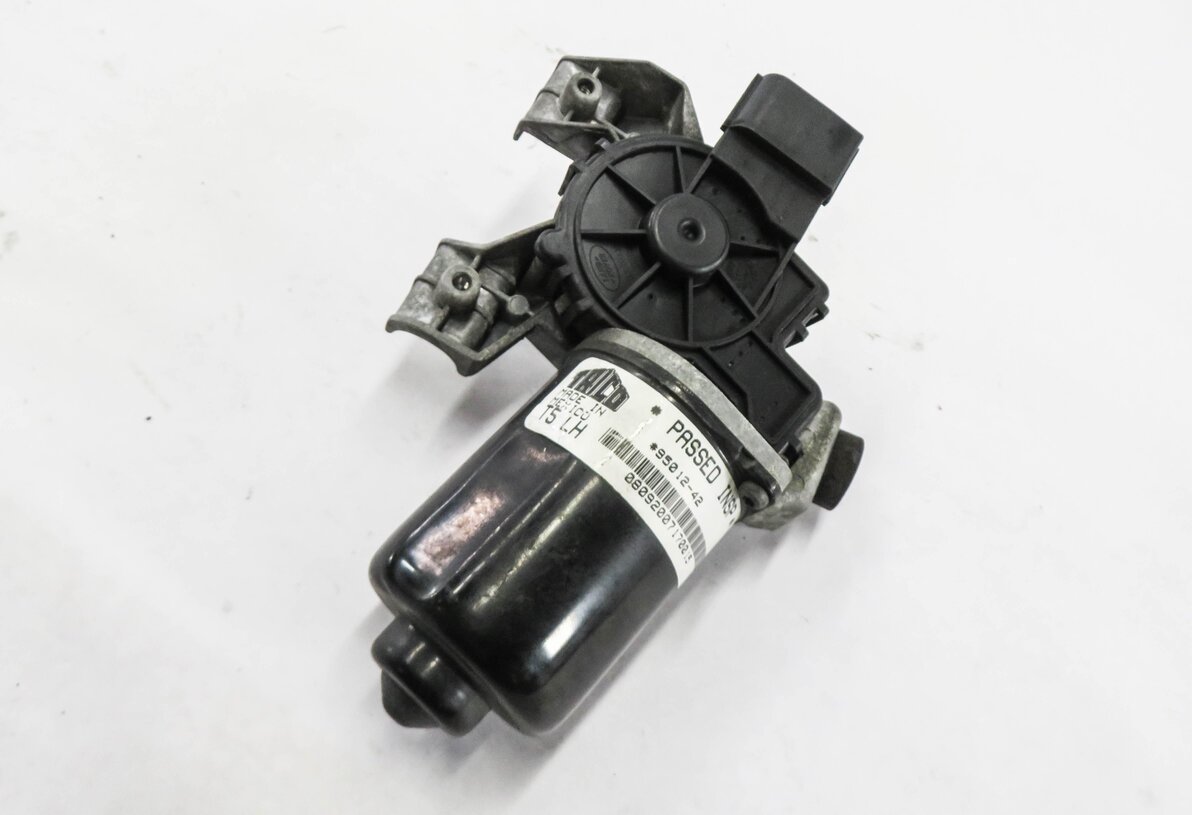 Thumbnail 1: 05-16 LAND ROVER LR3 LR4 - RANGE ROVER SPORT (L320) FRONT WINDSHIELD WIPER MOTOR