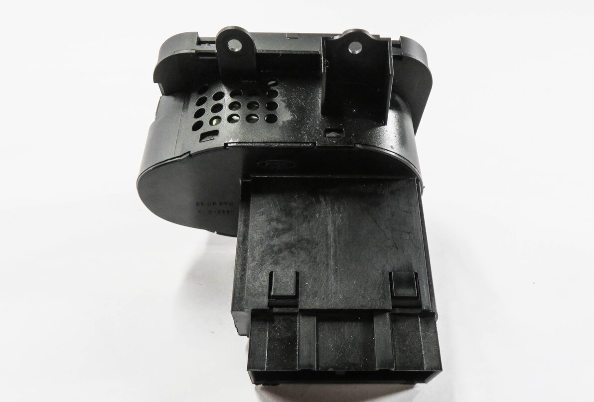 Thumbnail 4: 2005-2009 LAND ROVER LR3 / RANGE ROVER SPORT (L320) HEADLIGHT SWITCH