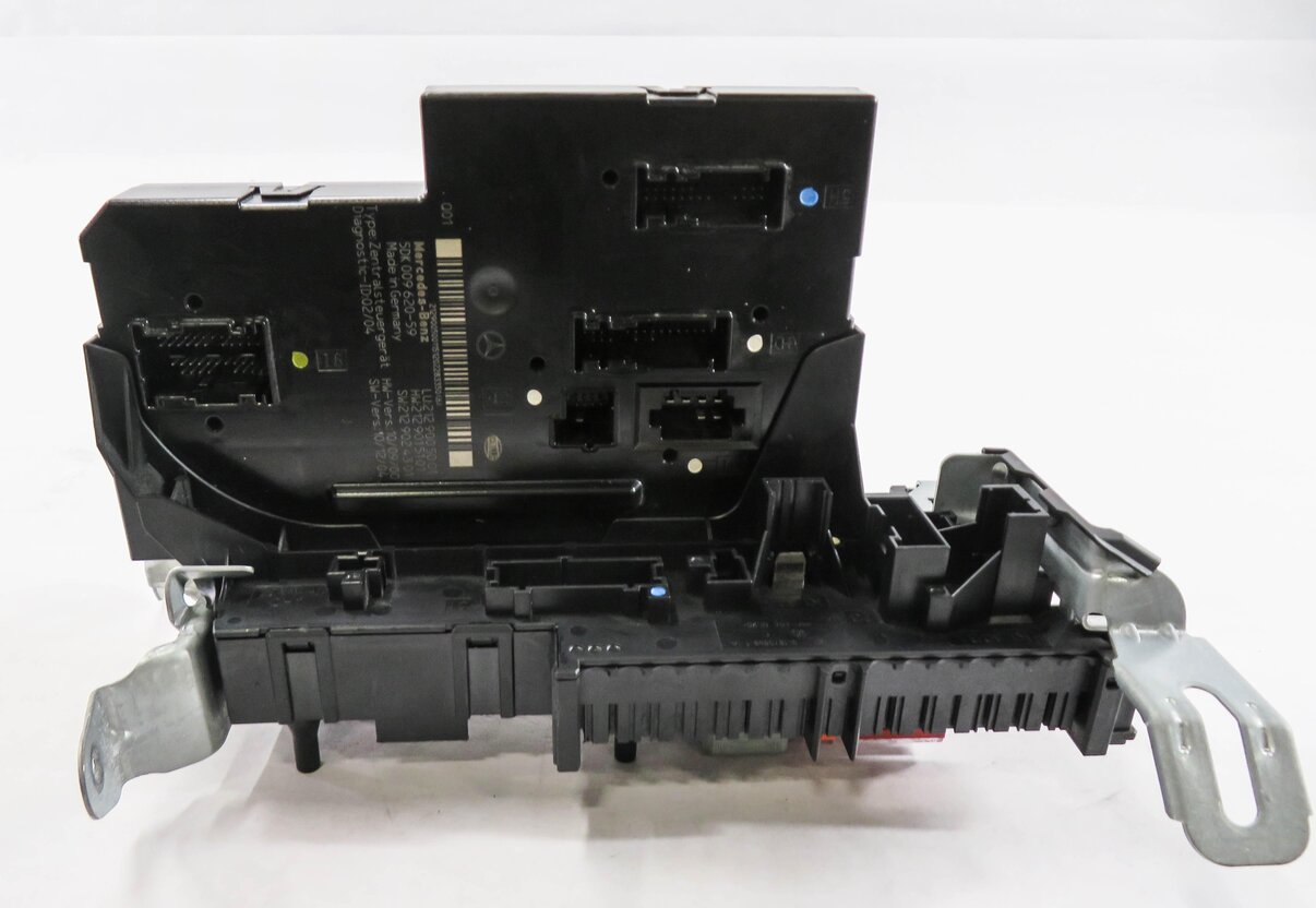 Thumbnail 3: 11-12 MERCEDES E350 E550 CLS550 (W212 W218) REAR SIGNAL ACQUISITION MODULE SAM