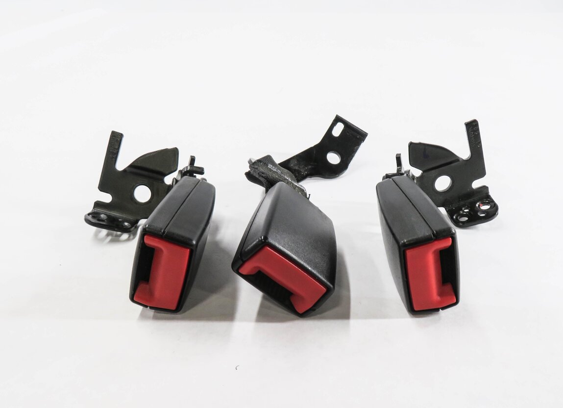 Thumbnail 2: 2012 MERCEDES E350 (W212) REAR SEAT SEATBELT BUCKLE RECEIVER SET-3