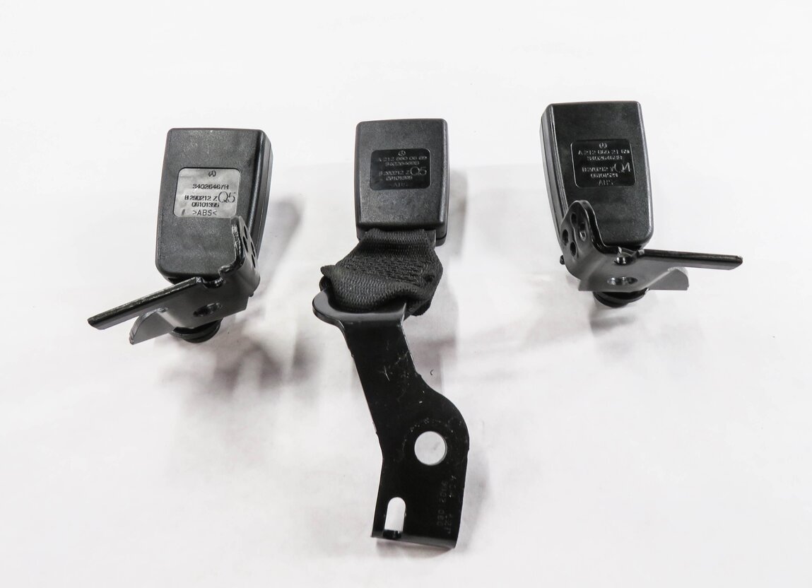 Thumbnail 4: 2012 MERCEDES E350 (W212) REAR SEAT SEATBELT BUCKLE RECEIVER SET-3