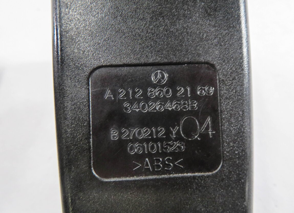 Thumbnail 6: 2012 MERCEDES E350 (W212) REAR SEAT SEATBELT BUCKLE RECEIVER SET-3