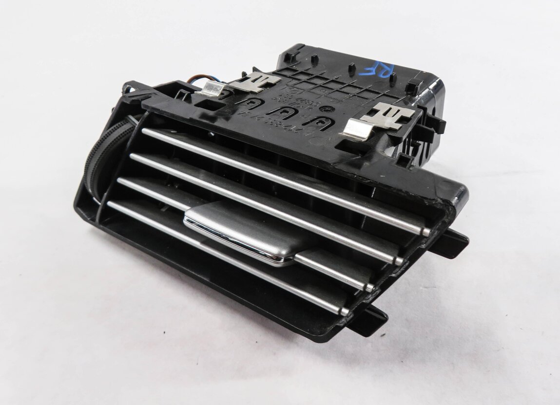 Thumbnail 2: 2012 MERCEDES E350 (W212) RIGHT FRONT PASSENGER DASH HEATER A/C AIR VENT