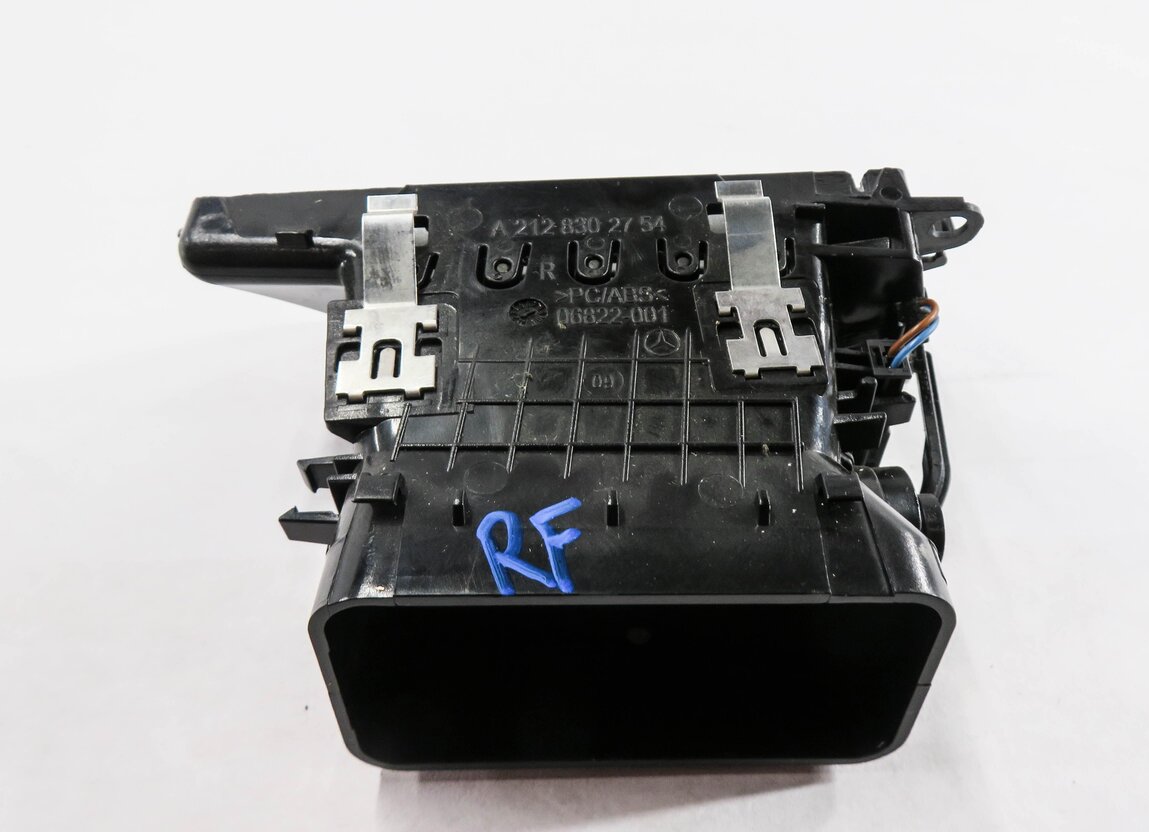 Thumbnail 3: 2012 MERCEDES E350 (W212) RIGHT FRONT PASSENGER DASH HEATER A/C AIR VENT