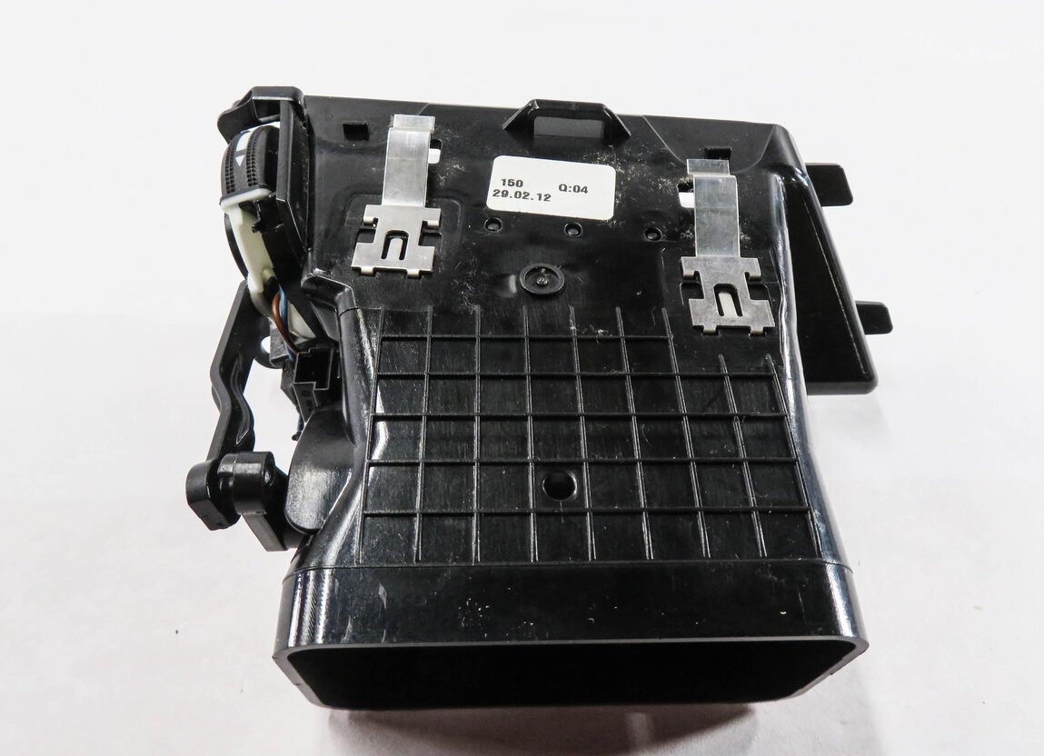 Thumbnail 4: 2012 MERCEDES E350 (W212) RIGHT FRONT PASSENGER DASH HEATER A/C AIR VENT