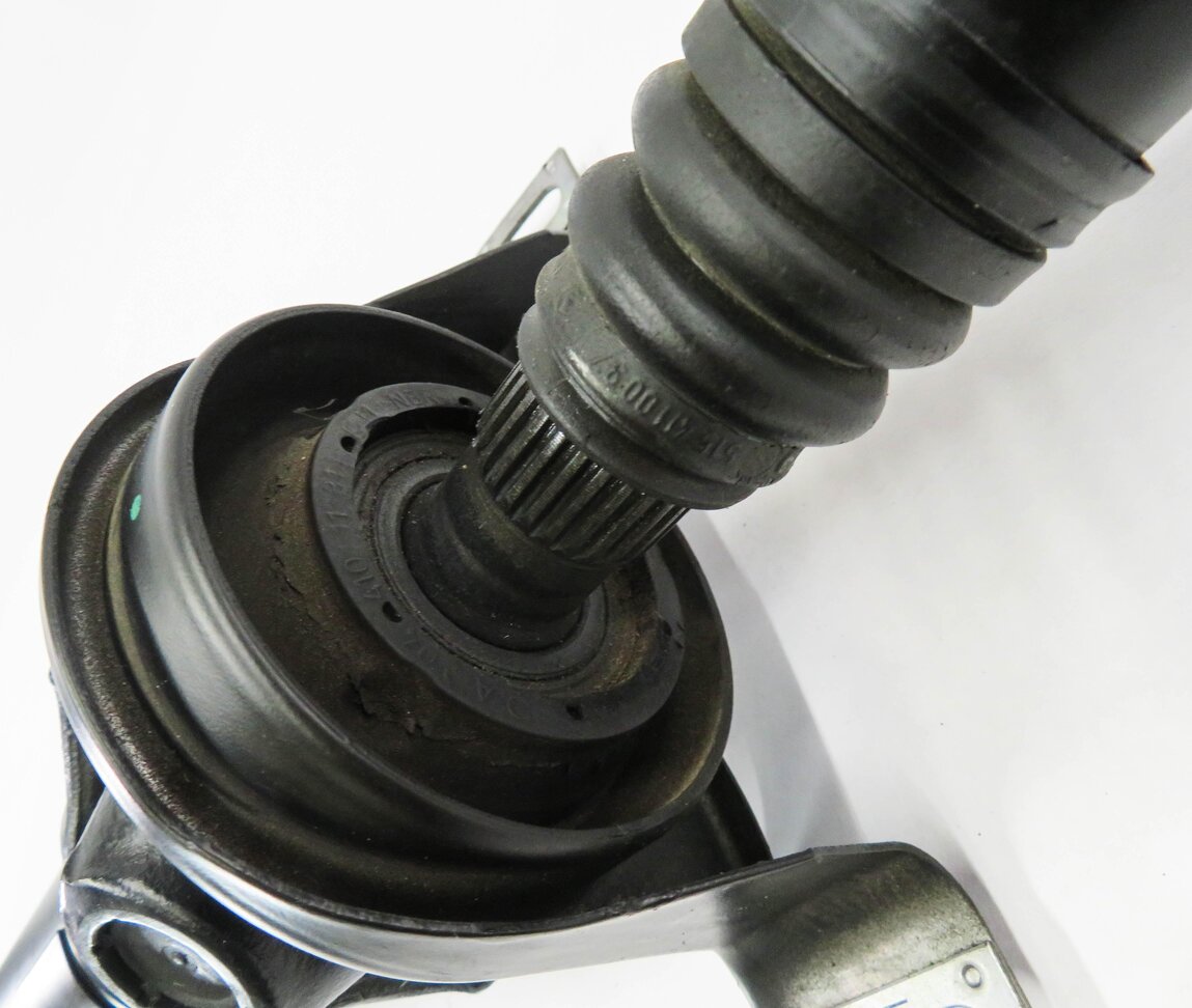Thumbnail 5: 11-13 MERCEDES E350 (W212) DIESEL - REAR DRIVESHAFT DRIVELINE DRIVE LINE SHAFT
