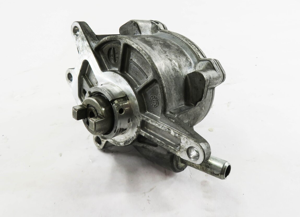 Thumbnail 2: 08-13 MERCEDES E320 E350 GL320 GL350 ML320 ML350 R350 - 3.0L DIESEL VACUUM PUMP