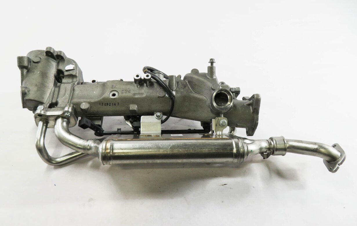 Thumbnail 1: 2011-2013 MERCEDES E350 (W212) 3.0L OM642 DIESEL - LEFT ENGINE INTAKE MANIFOLD