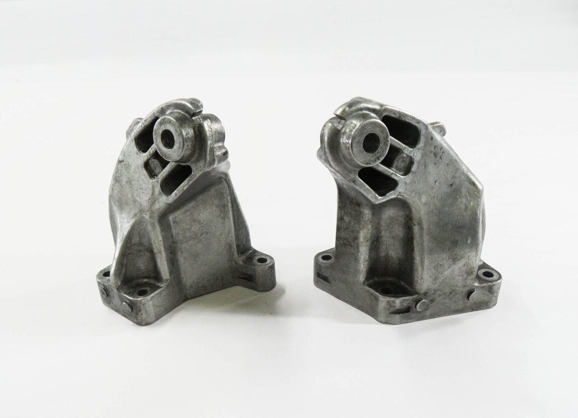 Thumbnail 1: 2012 MERCEDES E350 (W212) 3.0L OM642 DIESEL ENGINE - MOTOR MOUNT BRACKET SET