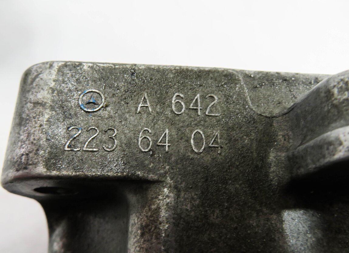 Thumbnail 4: 2012 MERCEDES E350 (W212) 3.0L OM642 DIESEL ENGINE - MOTOR MOUNT BRACKET SET