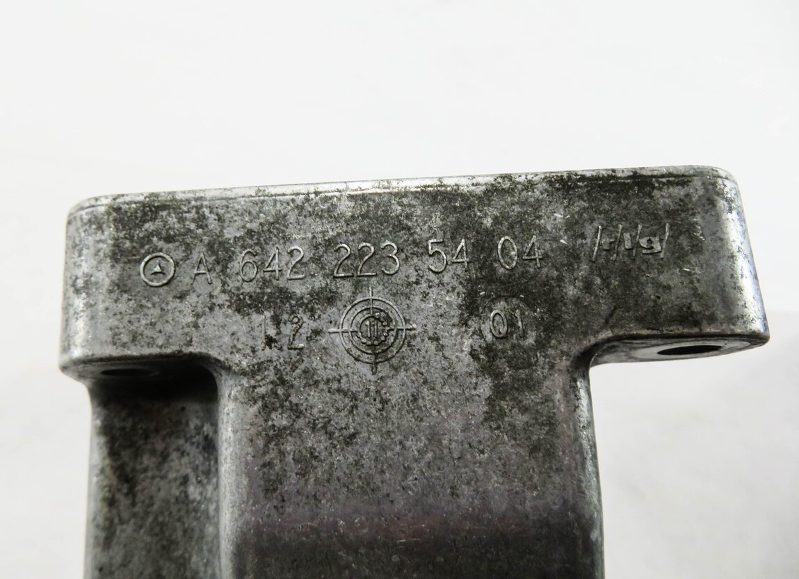 Thumbnail 5: 2012 MERCEDES E350 (W212) 3.0L OM642 DIESEL ENGINE - MOTOR MOUNT BRACKET SET