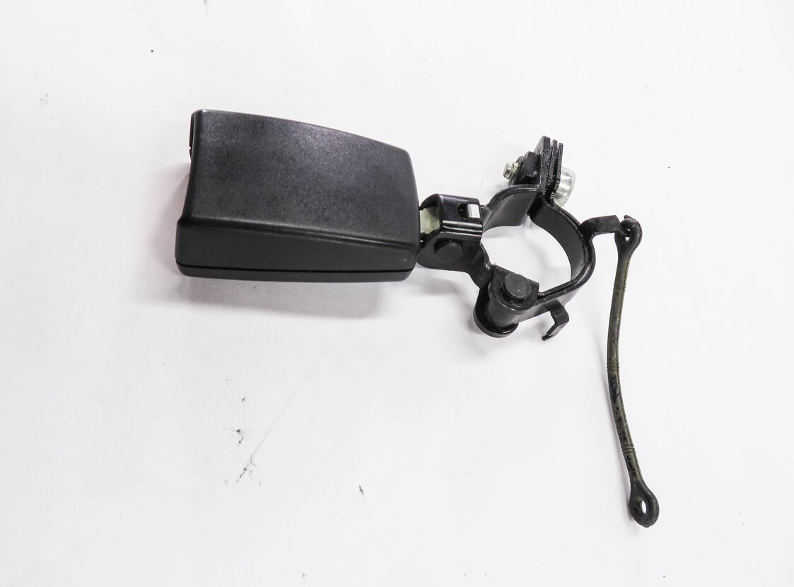 Thumbnail 4: 2010 RANGE ROVER SPORT (L320) REAR 2nd ROW SEAT - LEFT SEATBELT BUCKLE RECEIVER