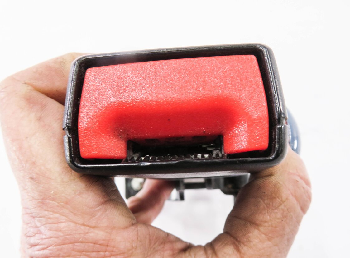 Thumbnail 7: 2010 RANGE ROVER SPORT (L320) REAR 2nd ROW SEAT - LEFT SEATBELT BUCKLE RECEIVER