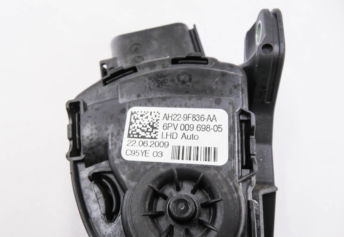 Thumbnail 7: 2010 RANGE ROVER SPORT (L320) GAS PEDAL