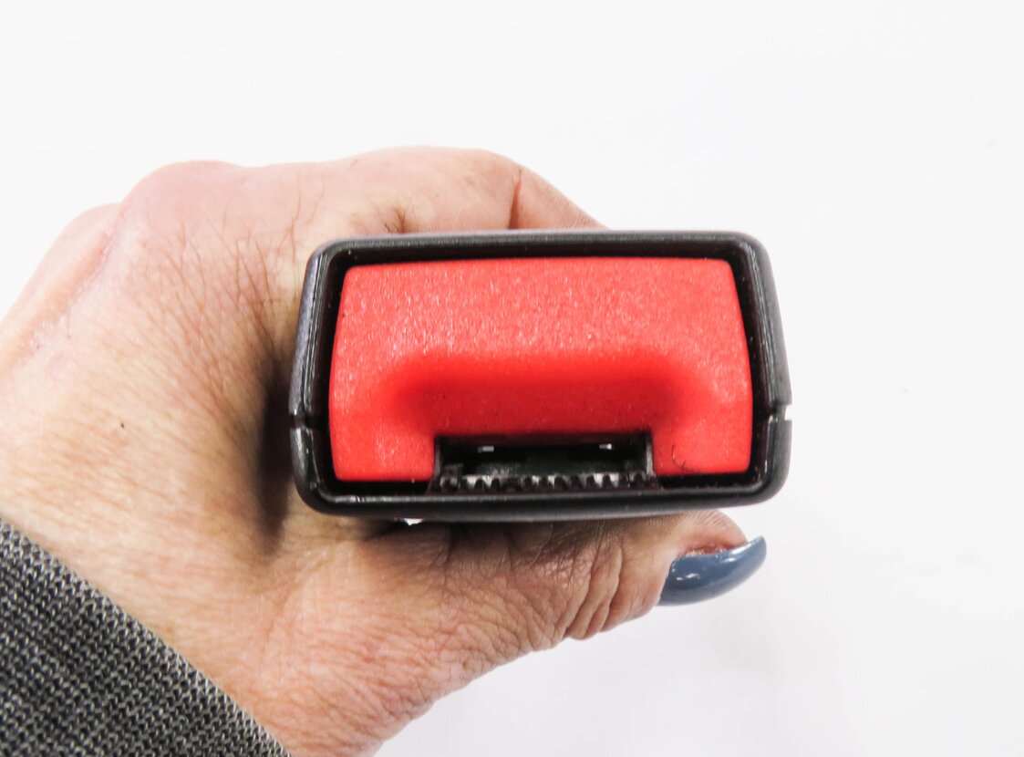 Thumbnail 5: 2010 RANGE ROVER SPORT (L320) REAR 2nd ROW SEAT - RIGHT SEATBELT BUCKLE RECEIVER
