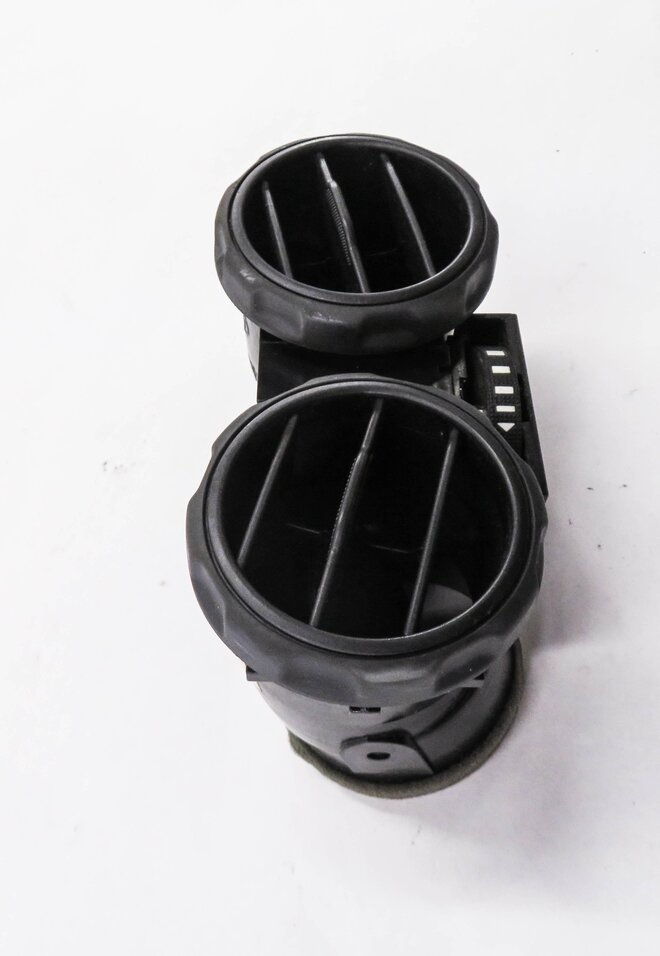 Thumbnail 3: 2010 RANGE ROVER SPORT (L320) REAR CENTER CONSOLE HEATER A/C AIR VENT