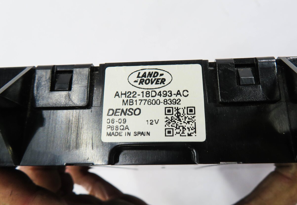 Thumbnail 6: 2010-2011 RANGE ROVER SPORT (L320) TEMPERATURE HEATER A/C CANBUS CONTROL MODULE