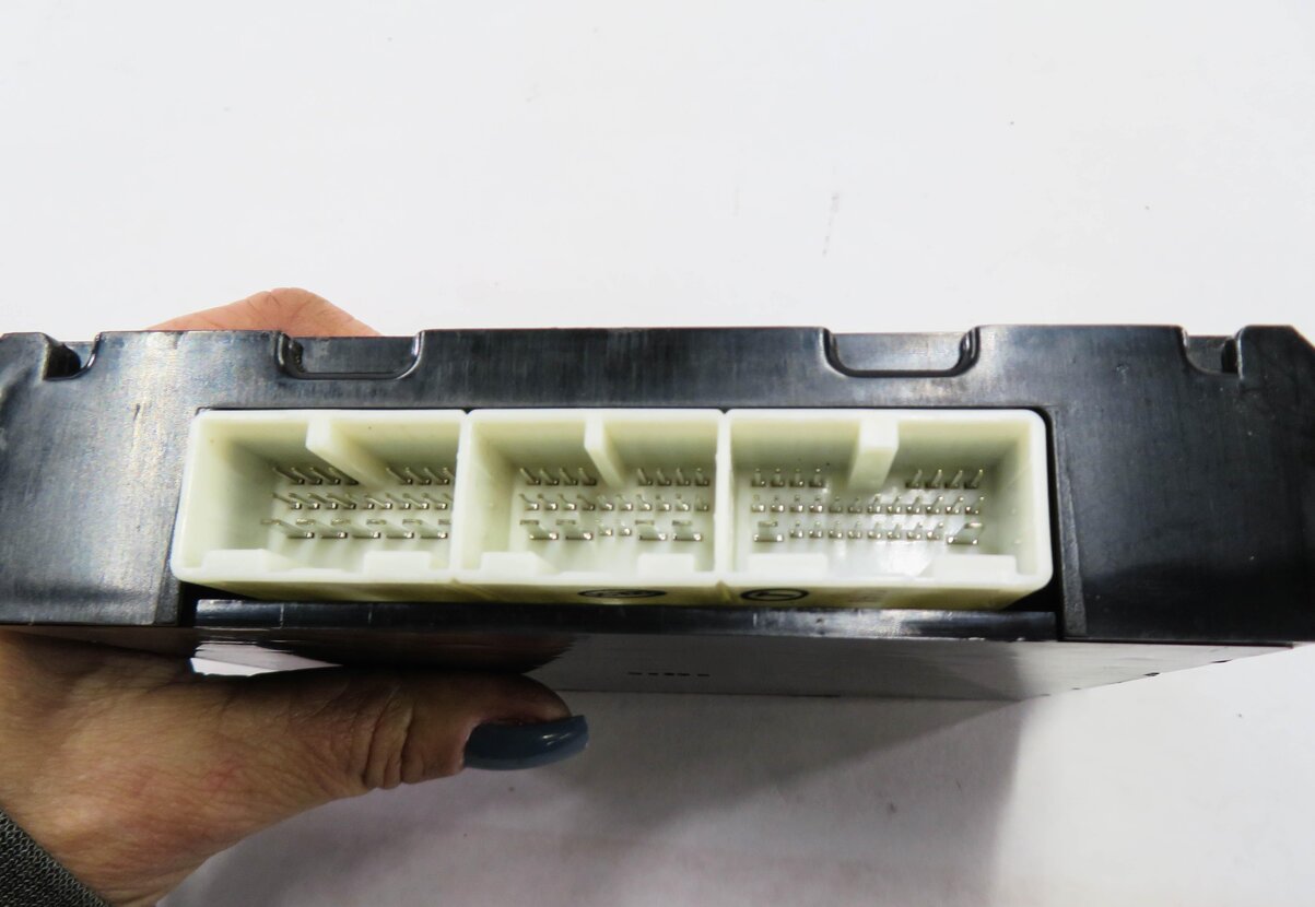Thumbnail 7: 2010-2011 RANGE ROVER SPORT (L320) TEMPERATURE HEATER A/C CANBUS CONTROL MODULE