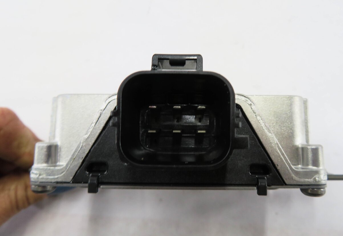 Thumbnail 6: 2010-2015 LR2 LR4 EVOQUE RANGE ROVER SPORT (L320 L538) FUEL PUMP CONTROL MODULE